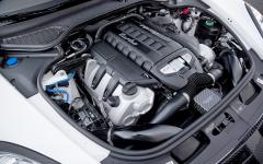 2013-Porsche-Panamera-Turbo-engine.jpg